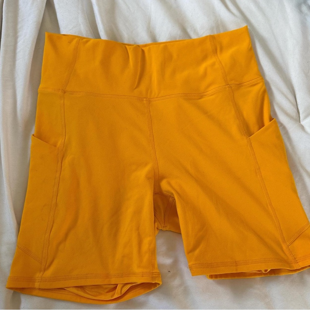 Fabletics bike gym shorts size L